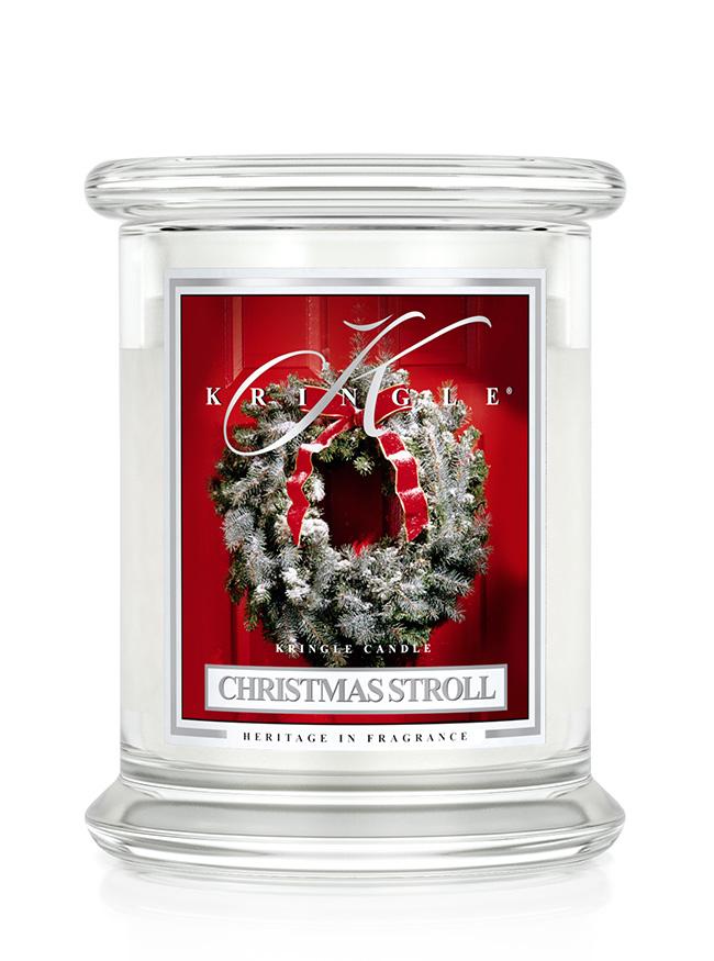 Kringle Candle Christmas Stroll średnia świeca zapachowa z 2 knotami (411 g)