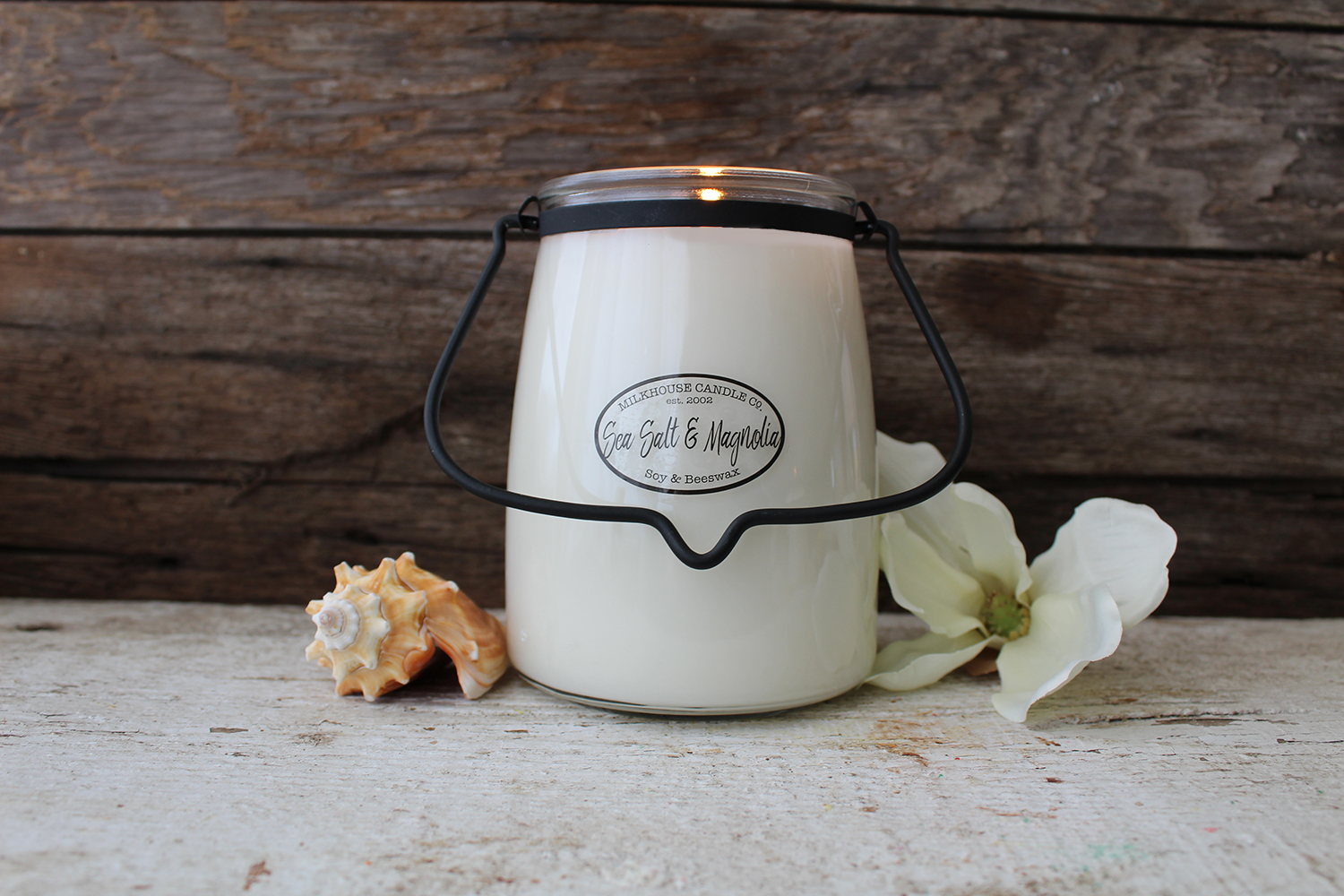 MILKHOUSE CANDLE Świeca zapachowa z solą morską i magnolią BUTTER JAR (624 g)