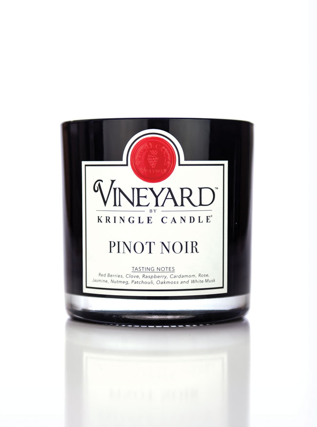 Kringle Candle VINEYARD Pinot Noir świeca zapachowa z 4 knotami (737 g)