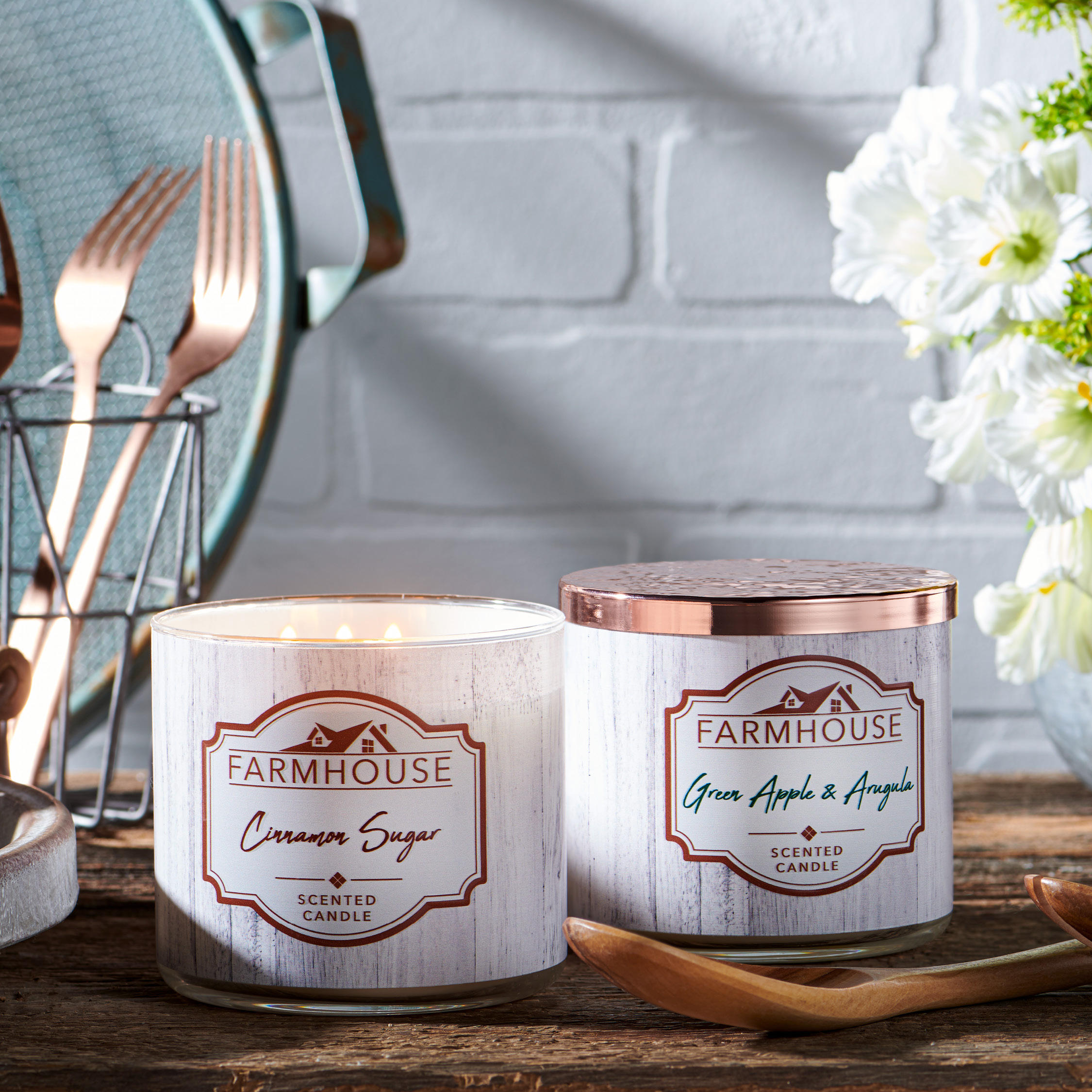 Świeca zapachowa Kringle Candle FARMHOUSE Garden Mint & Melon 411g