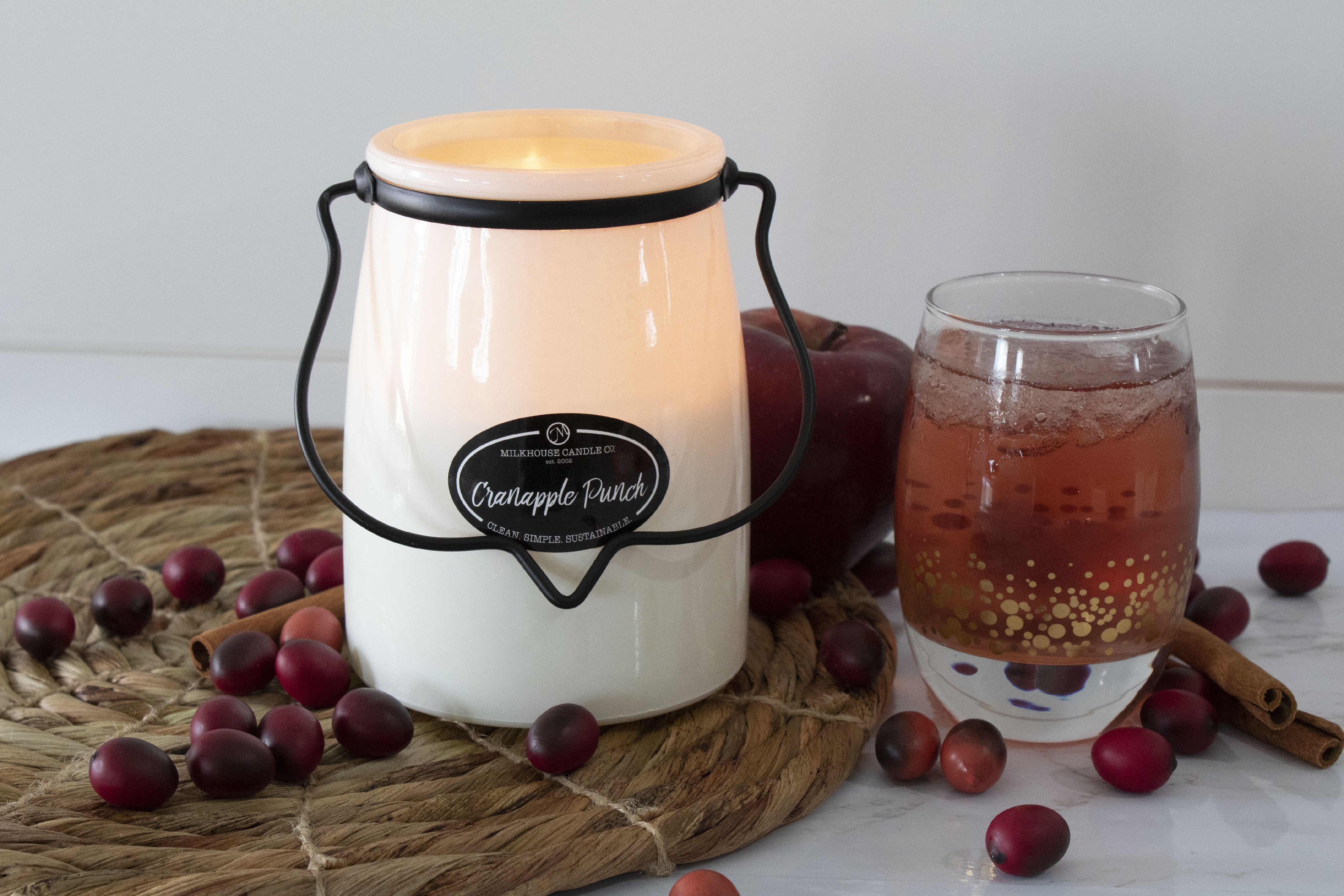 MILKHOUSE CANDLE Cranapple Punch świeca zapachowa BUTTER JAR (624 g)